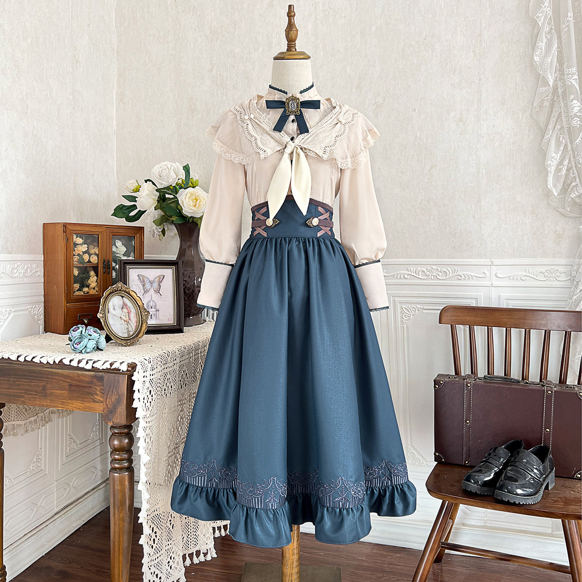 Classic Vintage Lolita Skirt Set Blue Skirt Cream Blouse for Tea Party Fashion Lolita Outfits Blouse Skirt OP Dress