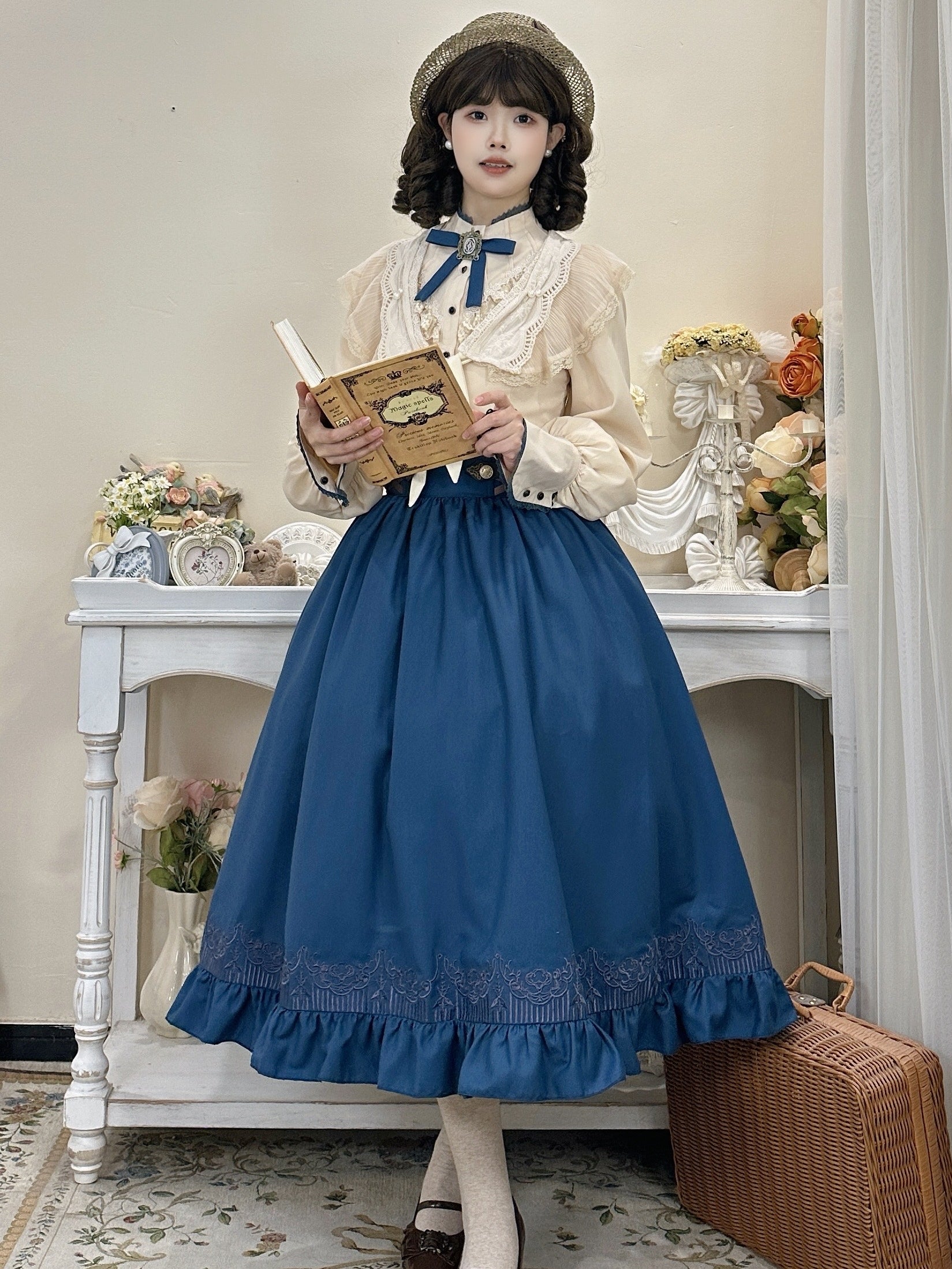 Classic Vintage Lolita Skirt Set Blue Skirt Cream Blouse for Tea Party Fashion Lolita Outfits Blouse Skirt OP Dress