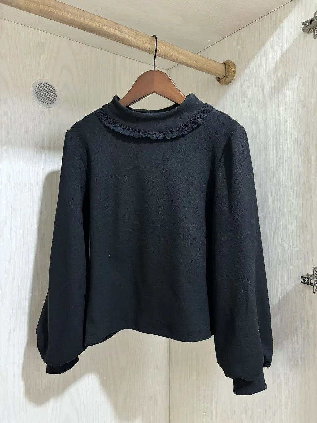Classic White Interior Female Autumn and Winter Bottom Long Sleeve Lantern Sleeve Lolita Top Blouse