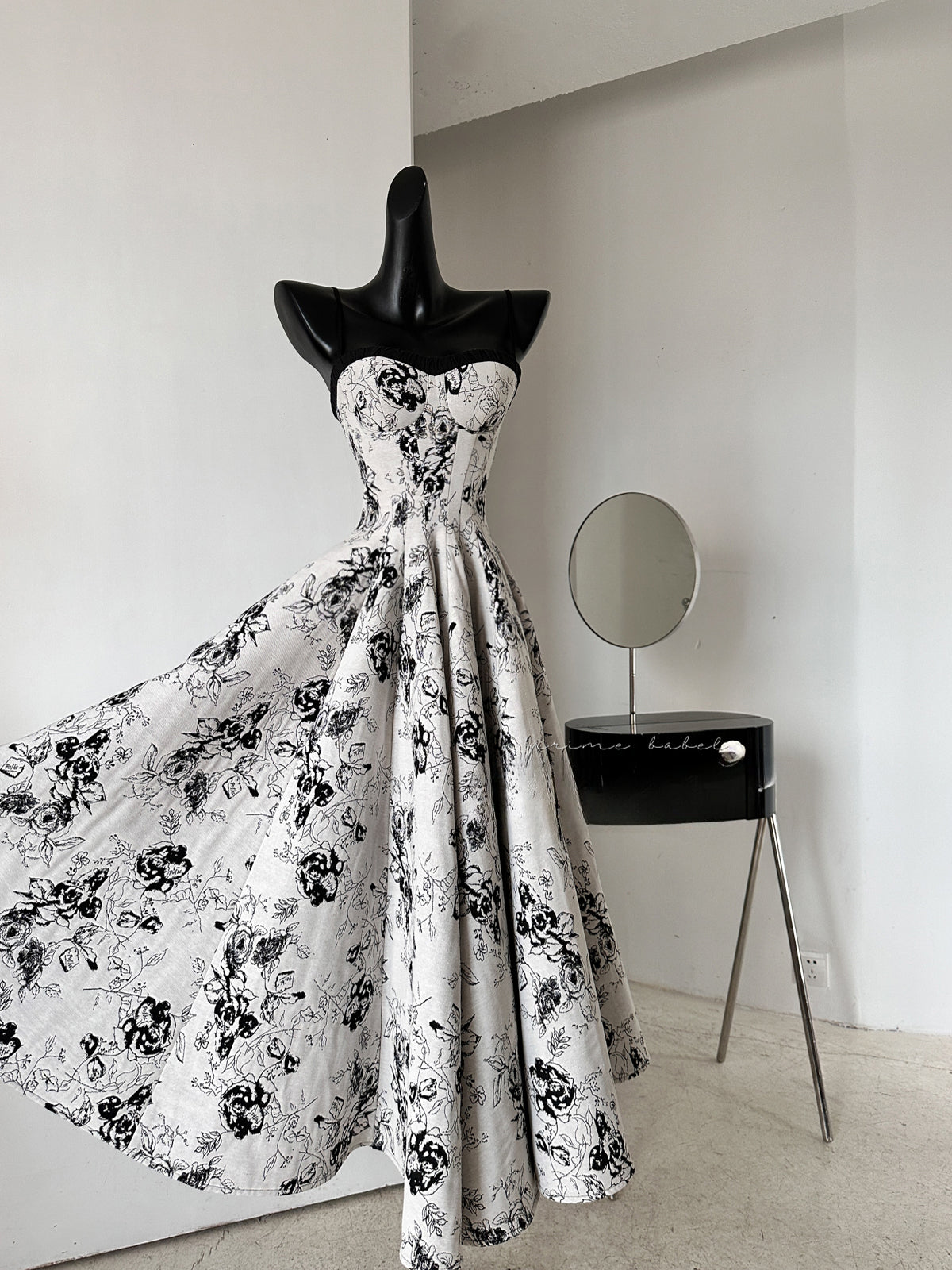 Floral JSK Dress Monochrome Vintage Inspire Sweet Black Classic Lolita Midi Gown for All Seasons Casual
