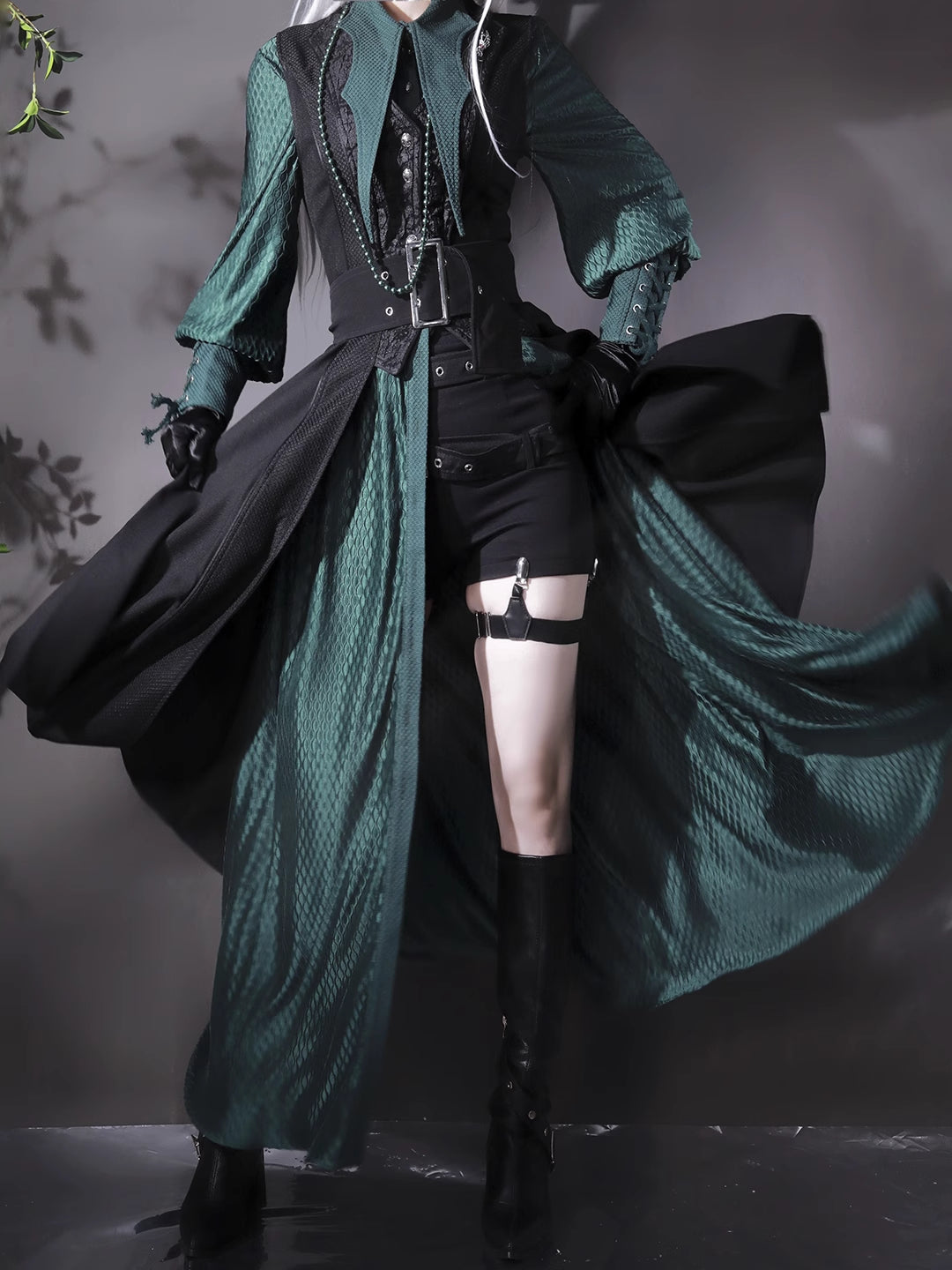 Ouji Fashion Goth Lolita Long Coat Shorts Set Green Black Gothic Lolita Tailored Lace Detailed Ensemble