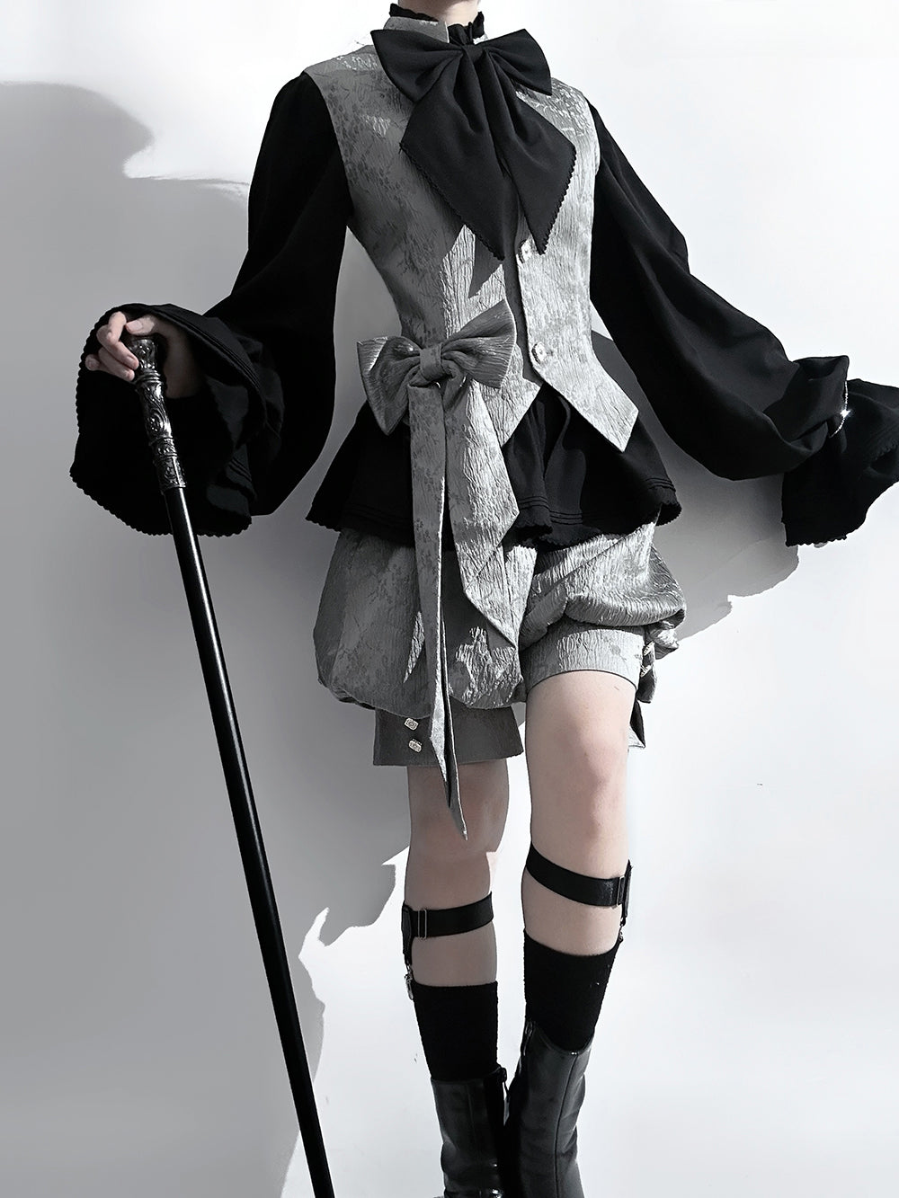 Ouji Fashion Lolita Gothic Vintage Lolita Set Grey Tone Embroidered Vest with Puff Shorts Ruffle