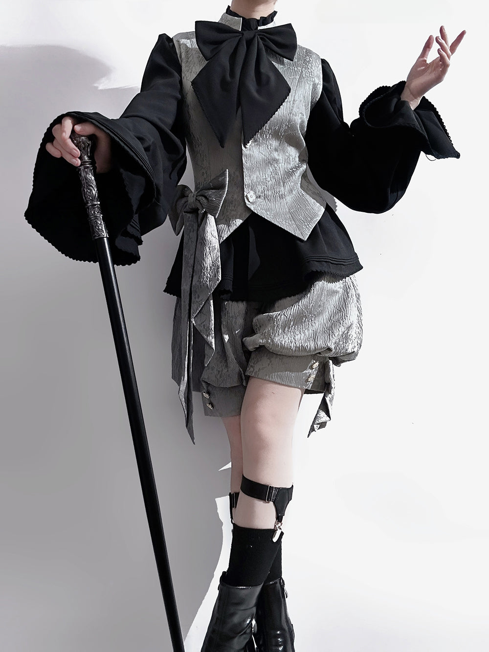 Ouji Fashion Lolita Gothic Vintage Lolita Set Grey Tone Embroidered Vest with Puff Shorts Ruffle