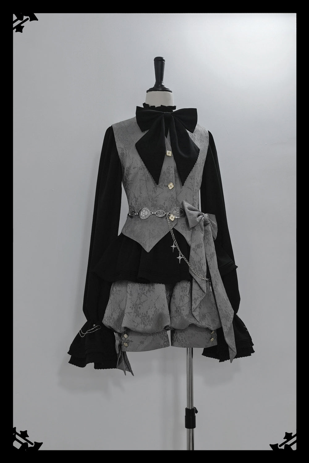 Ouji Fashion Lolita Gothic Vintage Lolita Set Grey Tone Embroidered Vest with Puff Shorts Ruffle