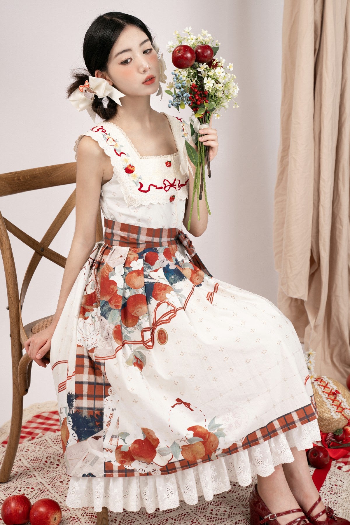 Sweet Lolita Classic White Vintage Pastoral Fruit Printed Apron Style Original Printed Embroidered