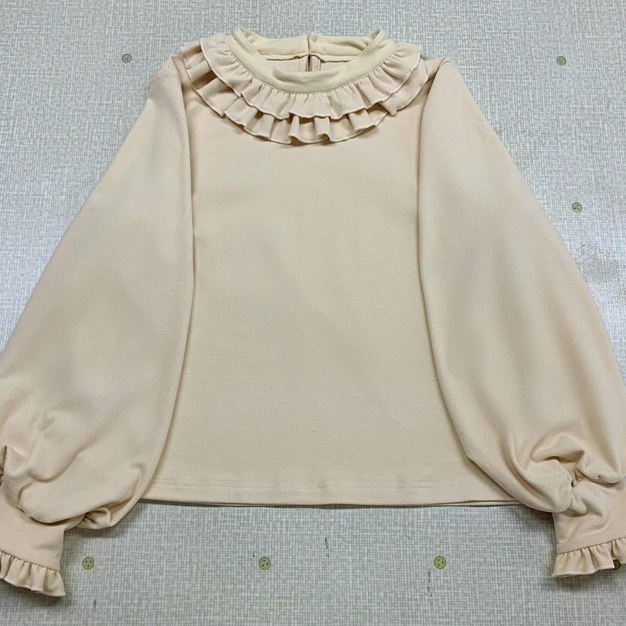 Lolita Blouses White Sweet and Cute Bottoming Shirt Sleeve Inside Doll Collar Long-sleeved