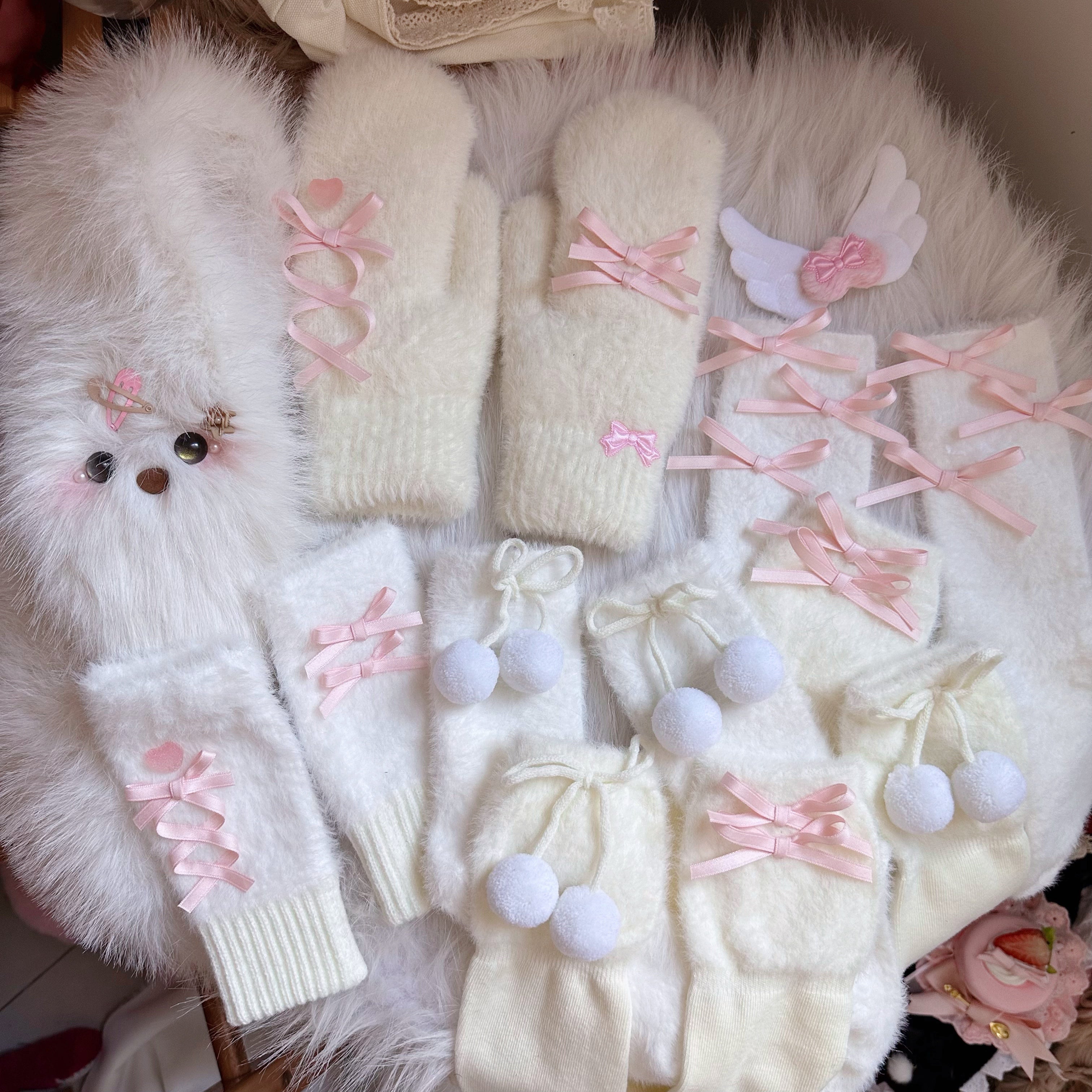 White Lolita Element Autumn Plush Thickened Gloves with Small Accessories