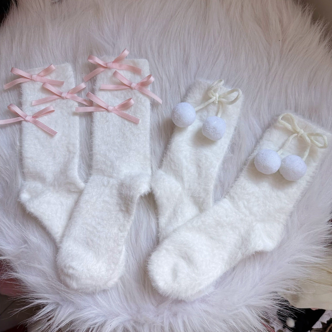 White Lolita Element Autumn Plush Thickened Gloves with Small Accessories